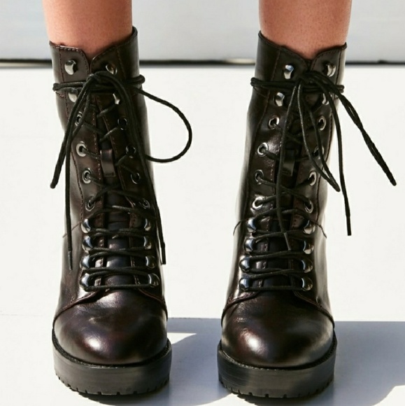 Urban outfitters lace up heeled bootie - Picture 3 of 8